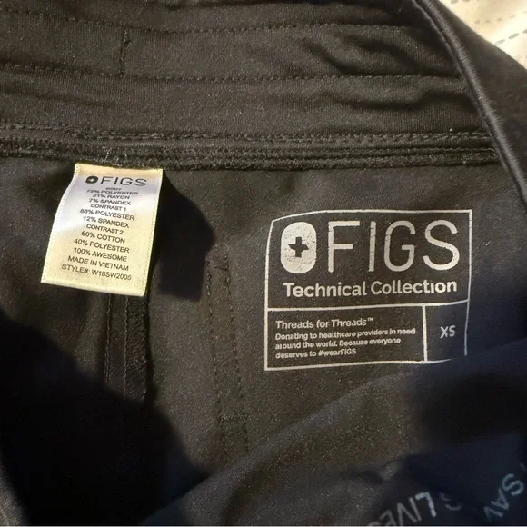 Figs Scrub Set Catarina Top and Zamora Joggers Pants Black Women's size XS - Picture 3 of 4